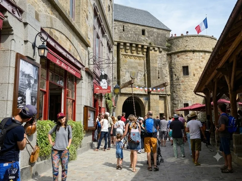 Làng cổ và tu viện mang đến nhiều trải nghiệm đặc trưng Normandy